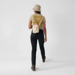 Fjallraven Sac à Bandoulière Fjällräven Kånken Sling Peach Sand 18 Fjallraven Sac à Bandoulière Fjällräven Kånken Sling Peach Sand -Fjallraven 11 Kanken Sling 23797 115 D MODEL FJR