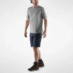 T-Shirt Fjallraven Man Abisko Day Hike SS Green 9 T-Shirt Fjallraven Man Abisko Day Hike SS Green -Fjallraven 3 abisko day hike ss m 87197 016 c model fjr