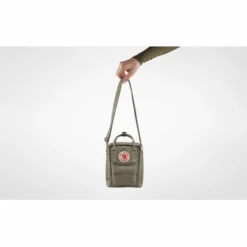 Sac à Bondoulière Fjallraven Kanken Sling Arctic Green 13 Sac à Bondoulière Fjallraven Kanken Sling Arctic Green -Fjallraven 4 F23797 FW19 fvra kanken sling fjaellraeven 21