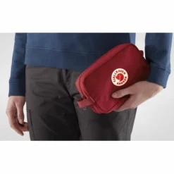 Fjallraven Trousse De Toilette Fjällräven Kånken Gear Bag Black -Fjallraven 4 Kanken Gear Bag 25862 326 C MODEL FJR 1