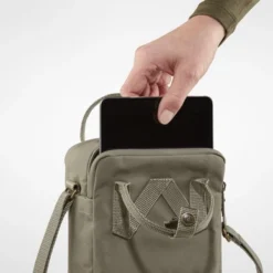 Fjallraven Sac à Bandoulière Fjällräven Kånken Sling Peach Sand 27 Fjallraven Sac à Bandoulière Fjällräven Kånken Sling Peach Sand -Fjallraven 7 F23797 FW19 fvrc kanken sling fjaellraeven 21 4