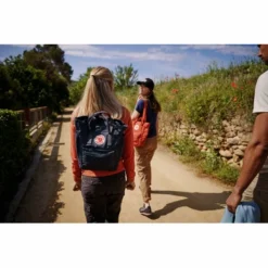 Sac à Dos Fjallraven Kanken Totepack Mini Royal Purple 19 Sac à Dos Fjallraven Kanken Totepack Mini Royal Purple -Fjallraven 9 SS20 Daniel Blom Warmclimate DSC9245 2