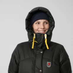 Veste Fjallraven Women Expedition Long Down Parka Basalt 18 Veste Fjallraven Women Expedition Long Down Parka Basalt -Fjallraven Expedition Long Down Parka W 86126 550 F DETAIL FJR