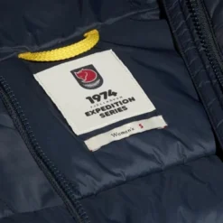 Fjallraven Veste Fjällräven Women Expedition Pack Down Hoodie True Red 14 Fjallraven Veste Fjällräven Women Expedition Pack Down Hoodie True Red -Fjallraven Expedition Pack Down Hoodie W 86122 560 J DETAIL FJR 1