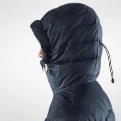 Fjallraven Veste Fjällräven Women Expedition Pack Down Hoodie True Red 15 Fjallraven Veste Fjällräven Women Expedition Pack Down Hoodie True Red -Fjallraven Expedition Pack Down Hoodie W 86122 560 K DETAIL FJR 1