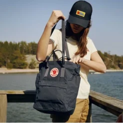 Fjallraven Cabas Fjällräven Kånken Totepack Graphite 18 Fjallraven Cabas Fjällräven Kånken Totepack Graphite -Fjallraven SS20KO DSC7346