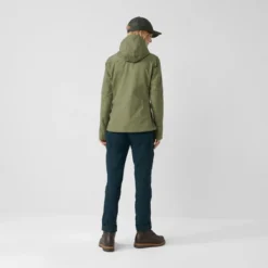 Veste Fjallraven Women Stina Jacket Green 9 Veste Fjallraven Women Stina Jacket Green -Fjallraven Stina Jacket W 89234 620 D MODEL FJR 1