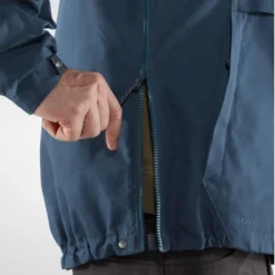 Fjallraven Veste Fjällräven Men Vardag Anorak Storm 12 Fjallraven Veste Fjällräven Men Vardag Anorak Storm -Fjallraven Vardag Anorak M 87008 638 G DETAIL FJR 2