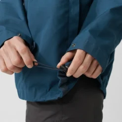 Veste Fjallraven Women Vardag Anorak Mais Yellow-Aloe Green 19 Veste Fjallraven Women Vardag Anorak Mais Yellow-Aloe Green -Fjallraven Vardag Anorak W 87009 638 H DETAIL FJR 1