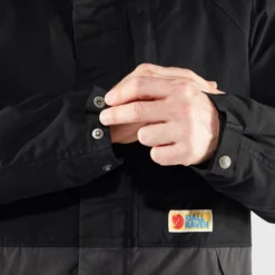 Fjallraven Veste Fjällräven Men Vardag Lite Padded Jacket M Black-Dark Grey -Fjallraven Vardag Lite Padded Jacket M 84128 550 030 I DETAIL FJR