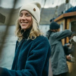 Veste Fjallraven Women Vardag Pile Fleece Navy 19 Veste Fjallraven Women Vardag Pile Fleece Navy -Fjallraven square Mood FW22 DanielBlom Midlayers 5972 EXP 2025 08 01