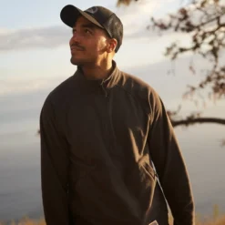 Pull Fjallraven Men Vardag Lite Fleece Dark Grey 16 Pull Fjallraven Men Vardag Lite Fleece Dark Grey -Fjallraven square Mood SS22 Daniel Blom EverydayOutdoor Madeira 1037 EXP 2026 11 18